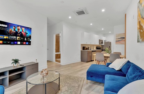 Olde Kensington Apartment | Modern 2BR Sleeps 6 | Near Liberty Bell Philly