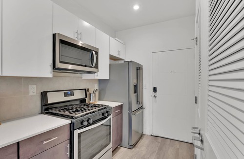 Olde Kensington Apartment | Modern 2BR Sleeps 6 | Near Liberty Bell Philly