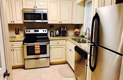 Conyers House | Modern 2BR Townhome,Sleeps 6,Near ATL