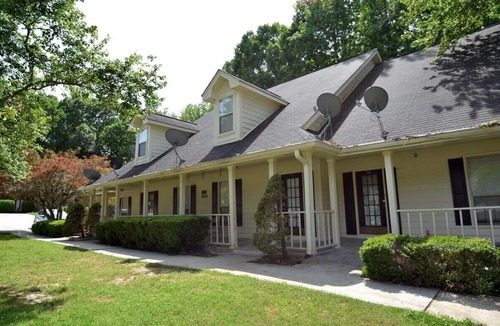 Conyers House | Modern 2BR Townhome,Sleeps 6,Near ATL