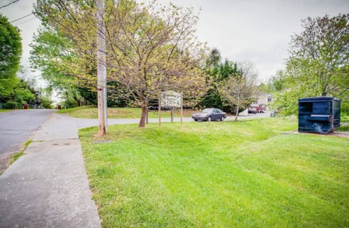 Johnson City House | Modern 2BR Townhome with Garage & Amenities!
