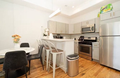 Truxton Circle Apartment | Modern 2BR Victorian Retreat in Washington DC