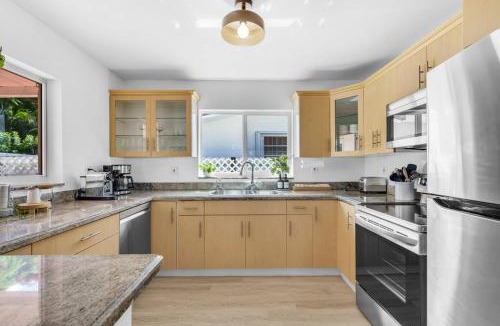 Coral Way House | Modern 3 Bedroom GetAway with Parking in Coral Gables