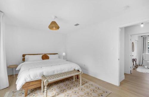 Coral Way House | Modern 3 Bedroom GetAway with Parking in Coral Gables