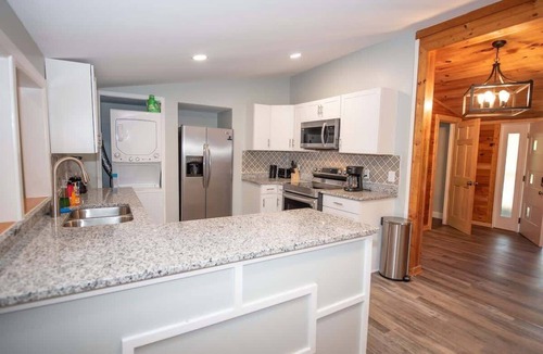 Gainesville Cottage | Modern 3 bedroom home 10min DTown Gainesville
