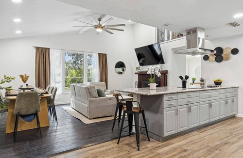 Gainesville House | Modern 3-bedroom house walking distance from UF stadium!