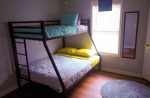 Auburn House | Modern 3 Bedroom Home w Theater Room & Laundry Area: Your Ultimate Comfort Zone