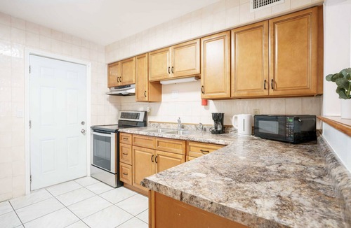 Seybold Apartment | Modern 3-Bedroom in Heart of Wynwood Art District