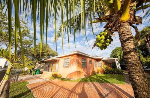 Seybold Apartment | Modern 3-Bedroom in Heart of Wynwood Art District
