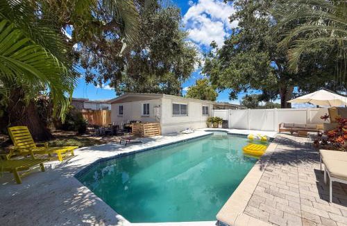 Walsingham House | Modern 3 Bedroom Retreat with Pool & Fire Pit