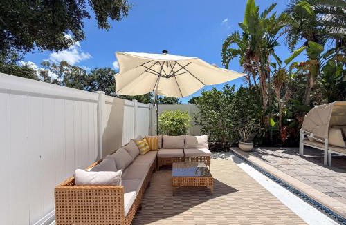 Walsingham House | Modern 3 Bedroom Retreat with Pool & Fire Pit