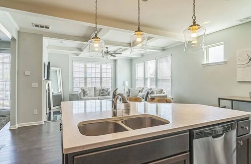 Fairburn House | Modern 3-bedroom townhome minutes away from Atlanta International Airport