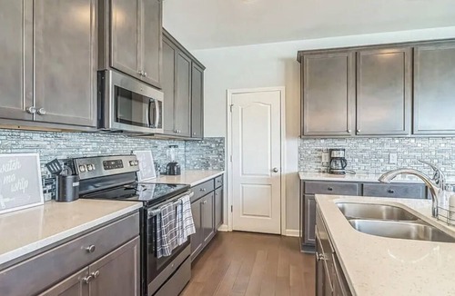 Fairburn House | Modern 3-bedroom townhome minutes away from Atlanta International Airport