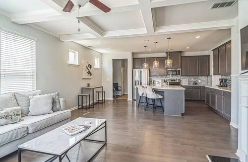 Fairburn House | Modern 3-bedroom townhome minutes away from Atlanta International Airport