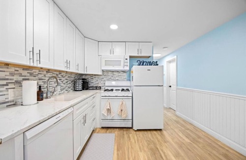 Ventnor City Apartment | Modern 3BR - 1.5 Blks to Sand - Beach Gear Incl