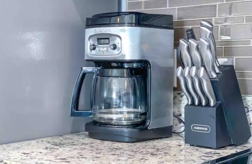North Port House | Modern 3BR 2 BathFreeWifi WarmMineralSpring EV lvl 2 chargerwith tesla adapter
