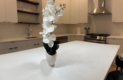Hackensack River Waterfront Apartment | Modern 3BR,2BA Apartment in Jersey City, Easy Access, 40 min to Manhattan
