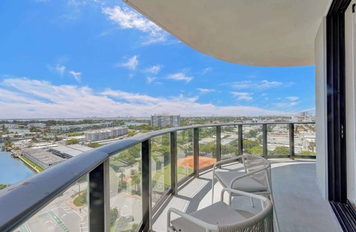North Beach Condo | Modern 3BR/2BA Miami Beach Condo – Pool, Gym, Close to Sand