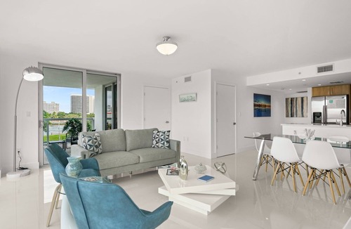 Bay Harbor Islands Apartment | Modern 3BR Apartment – Family Friendly Rental Walk to Bal Harbor Shops & Beach