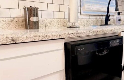 Oxford House | Modern 3BR Home in Oxford — pet-friendly