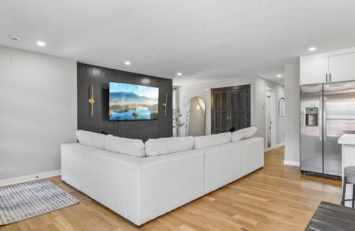 Linden House | Modern 3BR Retreat Near NYC, EWR & MetLife