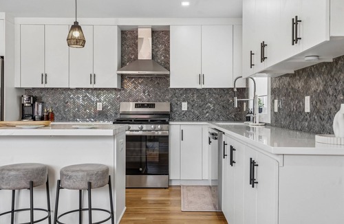 Linden House | Modern 3BR Retreat Near NYC, EWR & MetLife