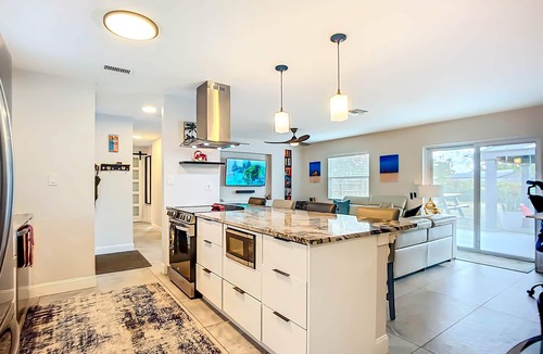 Sarasota House | Modern 3BR Sarasota House Fenced Yard EV