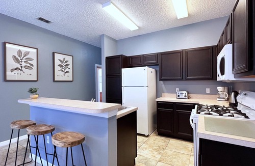 Crescent Lakes House | Modern 4 Bed 3 Bath Villa - Fully equipped Villa with pool, amenities & more