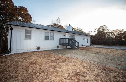 Dawsonville House | Modern 4 bedroom home mins from Dawnsonville
