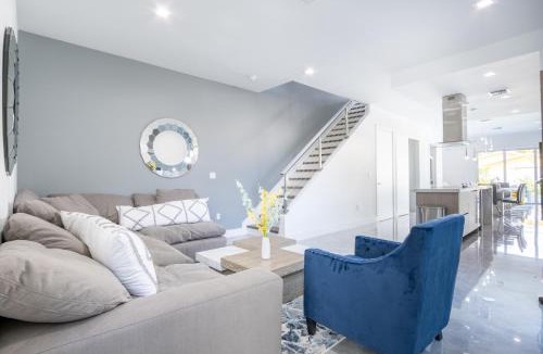Coral Way House | Modern 4-Bedroom Townhouse with Pool!