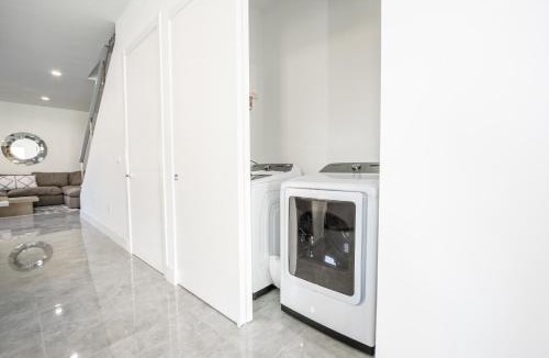 Coral Way House | Modern 4-Bedroom Townhouse with Pool!
