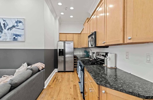 Old City Apartment | Modern 4BD Apt in the Heart of Old City