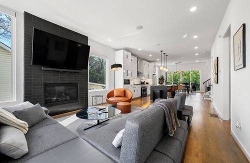 Home Park House | Modern 4BR Home, Skyline Views, Prime Location.