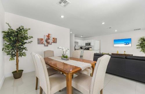 Coral Way House | Modern 4BR Retreat with Private Pool - Near Brickell