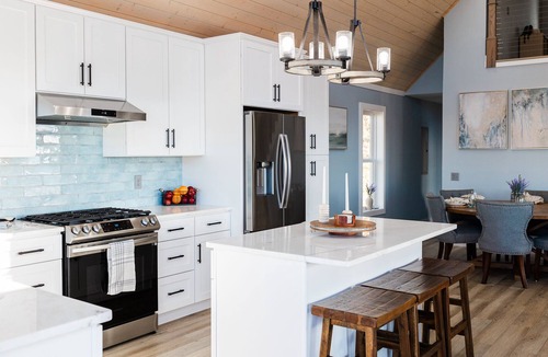 Burnsville House | Modern 5BR/3 Bath 4000sq ft Escape, Movie RM, 2 decks, Grill, above clouds views
