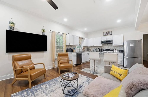 Church Street House | Modern 5BR House with Games & BBQ Near Mercedes-Benz Stadium