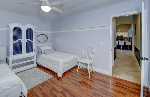 Wellington House | Modern 6/3 Equestrian Paradise on 1/2 Acre with Pool Large Backyard on River