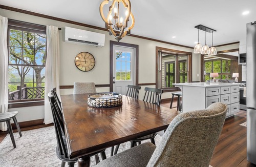 Blowing Rock House | Modern 6BR Blowing Rock Cabin Near Trails & Views