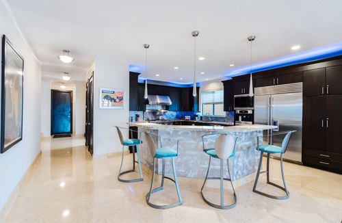 Birch Park Finger Streets House | Modern 7,000 SF Beachfront Estate w/Roof Deck