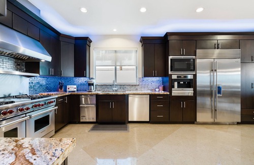 Birch Park Finger Streets House | Modern 7,000 SF Beachfront Estate w/Roof Deck