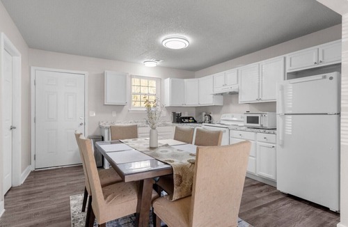 Sans Souci House | Modern and Comfy 3BR 2Bath Townhome, near Greenville Downtown