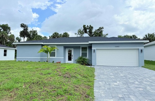 Port Charlotte House | Modern and Spacious House in Port Charlotte Ideal for Families.