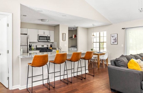 Leslie Estates House | Modern and Stylish 4BR Home w/All the Latest Tech