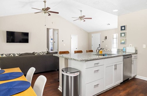 Leslie Estates House | Modern and Stylish 4BR Home w/All the Latest Tech