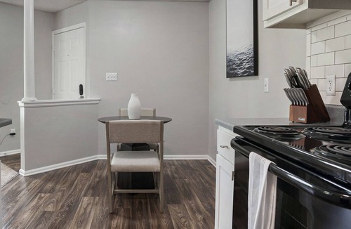 East Forest Apartment | Modern Apartment in Prime Location (ID9601X62)