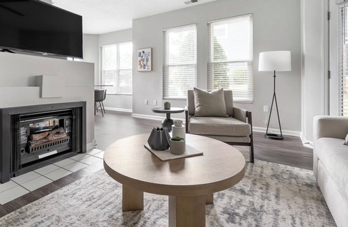 Charlotte Apartment | Modern Apartment in Prime Location (ID1380X259)