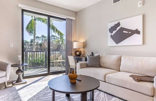 Three Oaks Apartment | Modern Apartment in Prime Location (ID7971X55)
