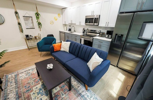 Mantua Apartment | Modern apartment on the University City–Mantua border with king bed self-check-in and easy access to Center City campuses and the Parkway