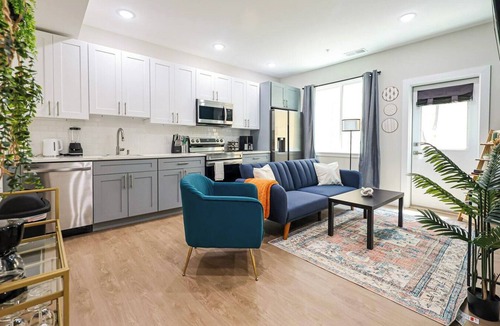 Mantua Apartment | Modern apartment on the University City–Mantua border with king bed self-check-in and easy access to Center City campuses and the Parkway