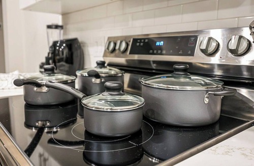 Mantua Apartment | Modern apartment on the University City–Mantua border with king bed self-check-in and easy access to Center City campuses and the Parkway
